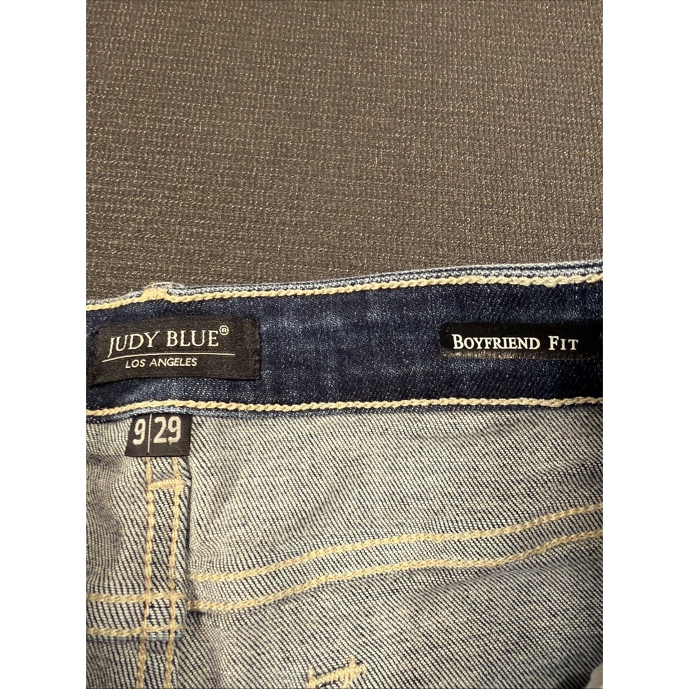 Judy Blue Mid Rise Cuffed Destroy Boyfriend Size 9/29 - Picture 6 of 8